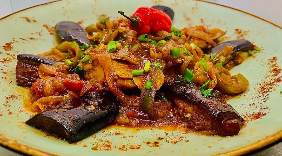 Poisson salé aux aubergines violettes